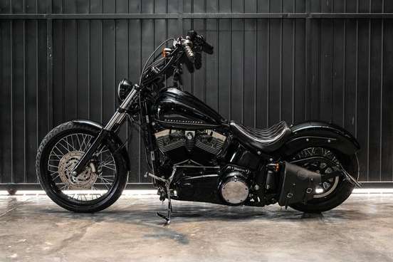 HARLEY-DAVIDSON-SOFTAIL BLACKLINE-2012