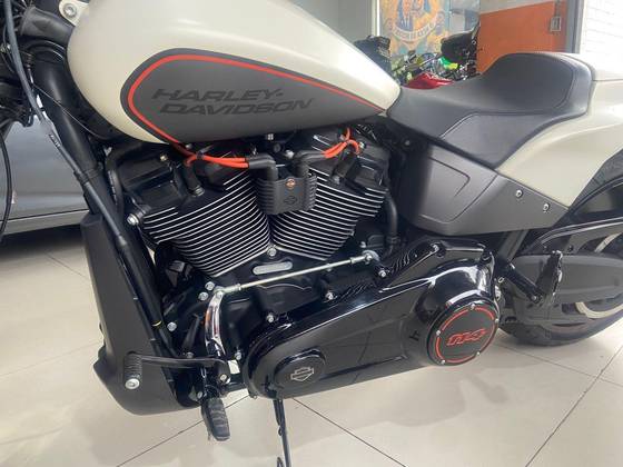 HARLEY-DAVIDSON SOFTAIL FXDR 114 