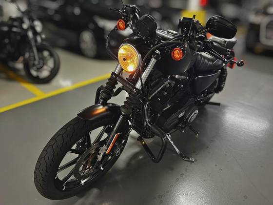 HARLEY-DAVIDSON SPORTSTER IRON 883 