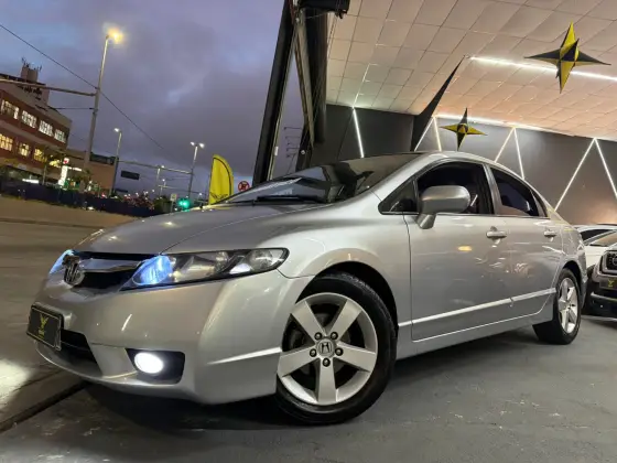 HONDA CIVIC 1.8 LXS 16V FLEX 4P AUTOMÁTICO HONDA CIVIC 1.8 LXS 16V FLEX 4P AUTOMÁTICO
