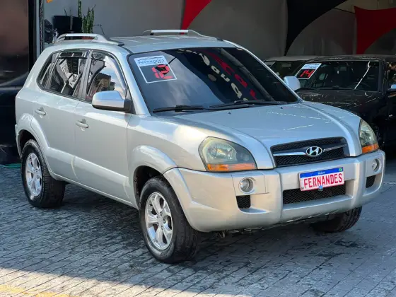 HYUNDAI TUCSON 2.0 MPFI GLS 16V 143CV 2WD GASOLINA 4P AUTOMÁTICO HYUNDAI TUCSON 2.0 MPFI GLS 16V 143CV 2WD GASOLINA 4P AUTOMÁTICO