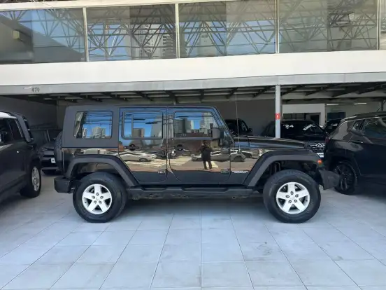 JEEP-WRANGLER-3.8 UNLIMITED SPORT 4X4 V6 12V GASOLINA 4P AUTOMATICO JEEP-WRANGLER-2010