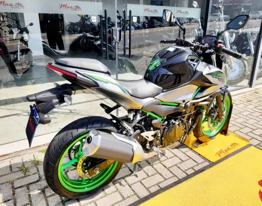 KAWASAKI-Z500 SE-2025