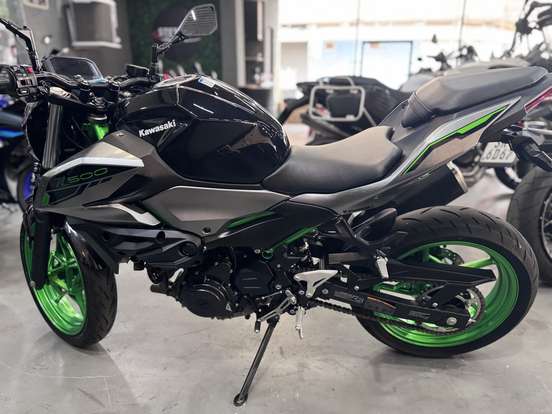 KAWASAKI-Z500 SE-2025