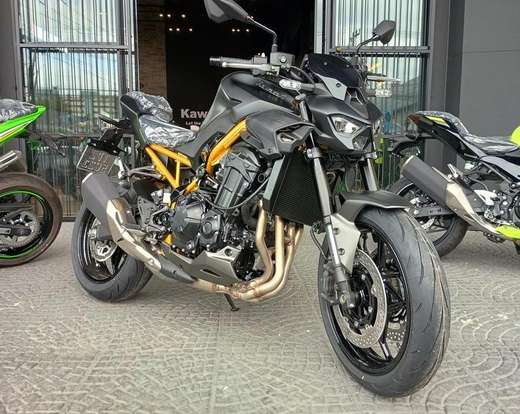 KAWASAKI-Z900-2026