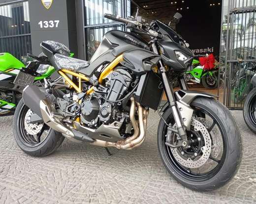 KAWASAKI-Z900-2026