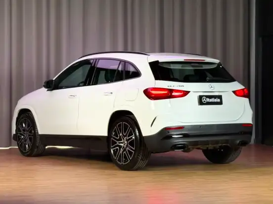 MERCEDES-BENZ-GLA 200-2026