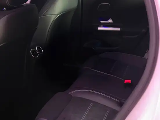 MERCEDES-BENZ-GLA 200-2026