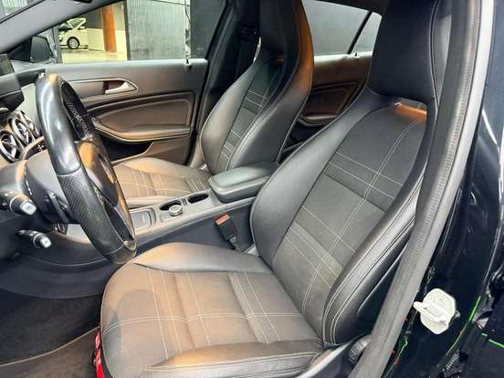 MERCEDES-BENZ-GLA 200-2015