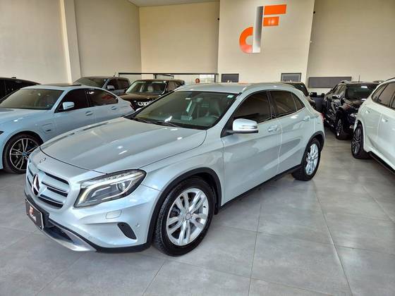 MERCEDES-BENZ GLA 200 1.6 CGI ADVANCE 16V TURBO FLEX 4P AUTOMÁTICO