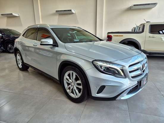 MERCEDES-BENZ-GLA 200-2015