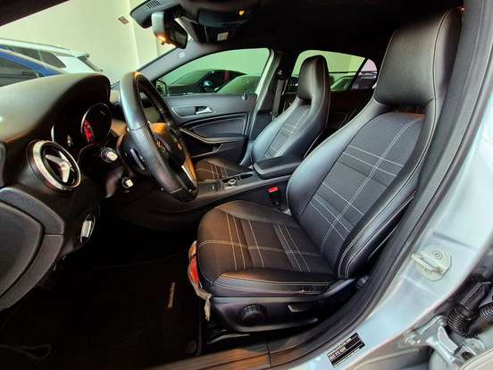 MERCEDES-BENZ-GLA 200-2015