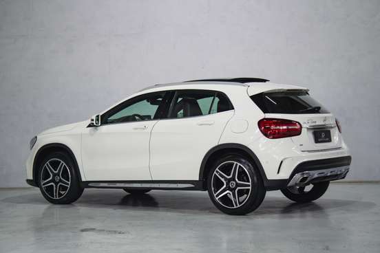 MERCEDES-BENZ-GLA 250-2018
