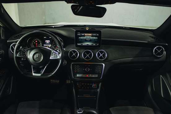MERCEDES-BENZ-GLA 250-2018