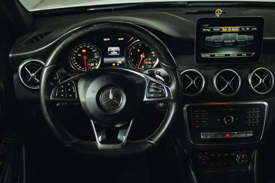 MERCEDES-BENZ-GLA 250-2018