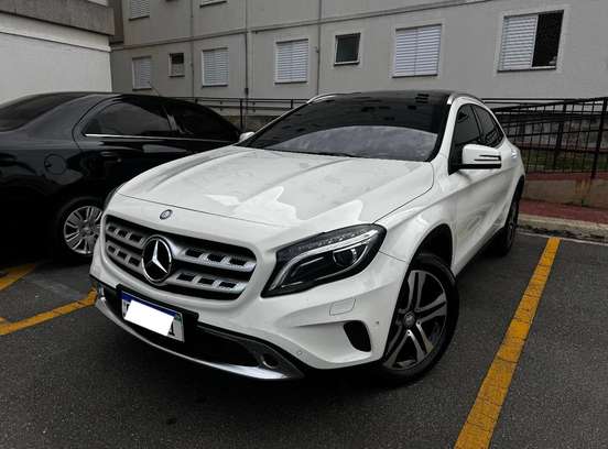 MERCEDES-BENZ-GLA 200-2017