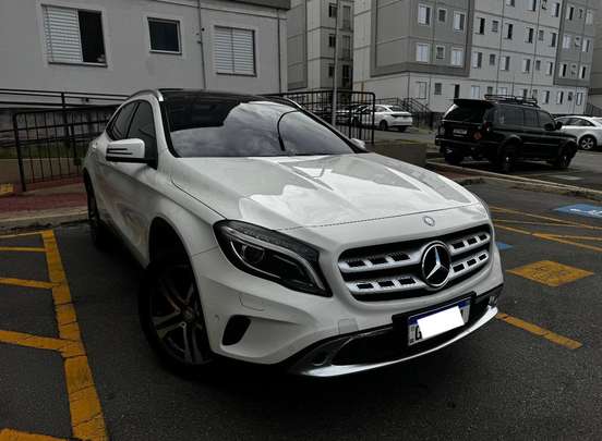 MERCEDES-BENZ-GLA 200-2017
