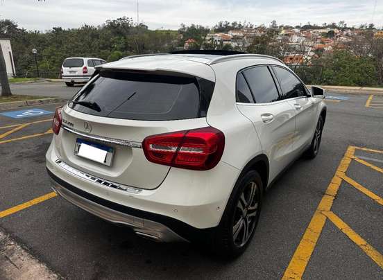 MERCEDES-BENZ-GLA 200-2017
