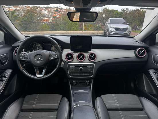 MERCEDES-BENZ-GLA 200-2017