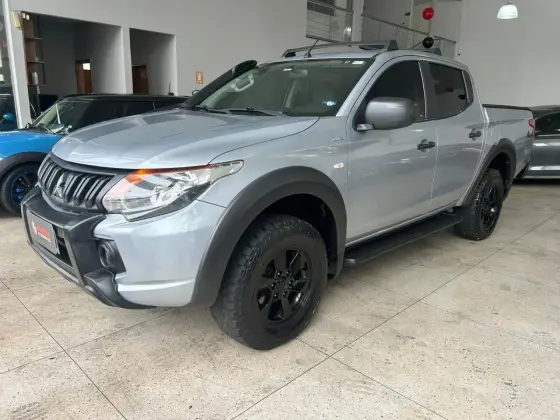 MITSUBISHI L200 TRITON 2.4 16V TURBO DIESEL OUTDOOR GLX CD 4X4 MANUAL MITSUBISHI L200 TRITON 2.4 16V TURBO DIESEL OUTDOOR GLX CD 4X4 MANUAL