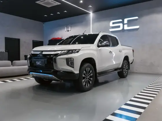 MITSUBISHI L200 TRITON 2.4 16V TURBO DIESEL SPORT HPE CD 4P 4X4 AUTOMÁTICO MITSUBISHI L200 TRITON 2.4 16V TURBO DIESEL SPORT HPE CD 4P 4X4 AUTOMÁTICO