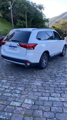 MITSUBISHI-OUTLANDER-2015