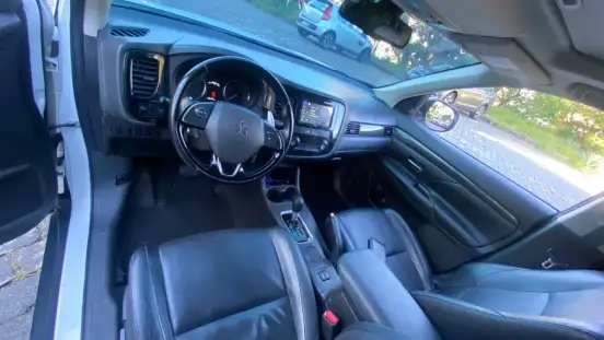 MITSUBISHI-OUTLANDER-2015