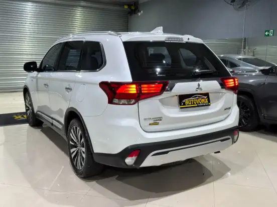 MITSUBISHI-OUTLANDER-3.0 MIVEC V6 GASOLINA HPE-S AWD AUTOMÁTICO MITSUBISHI-OUTLANDER-2018