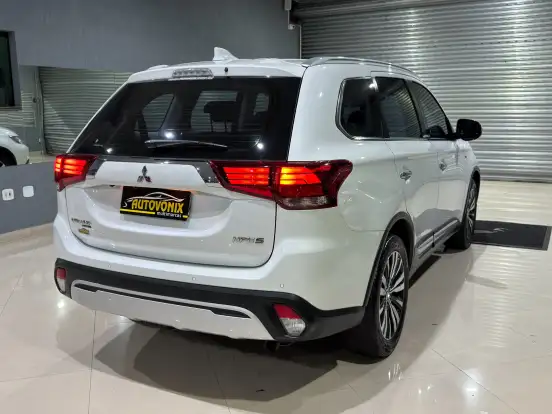 MITSUBISHI-OUTLANDER-2018