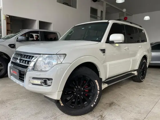 MITSUBISHI PAJERO 3.2 HPE 4X4 7 LUGARES 16V TURBO INTERCOOLER DIESEL 4P AUTOMÁTICO MITSUBISHI PAJERO 3.2 HPE 4X4 7 LUGARES 16V TURBO INTERCOOLER DIESEL 4P AUTOMÁTICO