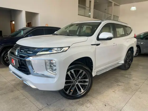 MITSUBISHI PAJERO SPORT 2.4 16V MIVEC TURBO DIESEL LEGEND AWD AUTOMÁTICO MITSUBISHI PAJERO SPORT 2.4 16V MIVEC TURBO DIESEL LEGEND AWD AUTOMÁTICO