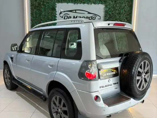 MITSUBISHI-PAJERO TR4-2.0 4X2 16V 140CV FLEX 4P AUTOMÁTICO MITSUBISHI-PAJERO TR4-2012