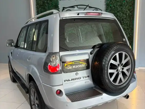 MITSUBISHI-PAJERO TR4-2.0 4X2 16V 140CV FLEX 4P AUTOMÁTICO MITSUBISHI-PAJERO TR4-2012