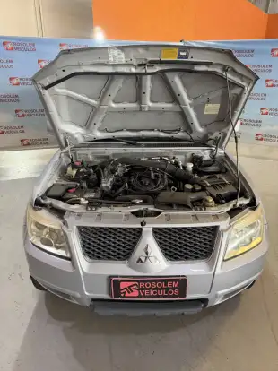 MITSUBISHI-PAJERO TR4-2012