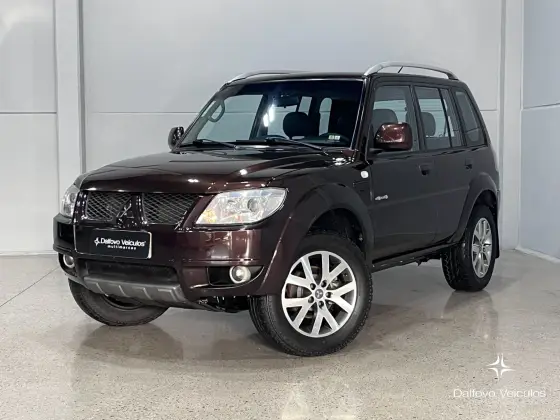 MITSUBISHI PAJERO TR4 2.0 4X4 16V 140CV FLEX 4P AUTOMÁTICO MITSUBISHI PAJERO TR4 2.0 4X4 16V 140CV FLEX 4P AUTOMÁTICO