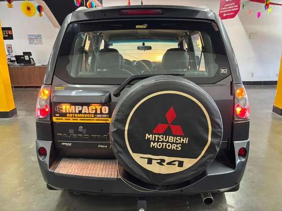 MITSUBISHI-PAJERO TR4-2013