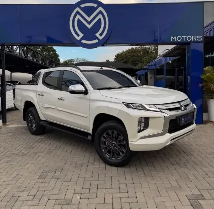 MITSUBISHI TRITON 2.4 BITURBO DIESEL CD HPE 4X4 AUTOMÁTICO MITSUBISHI TRITON 2.4 BITURBO DIESEL CD HPE 4X4 AUTOMÁTICO