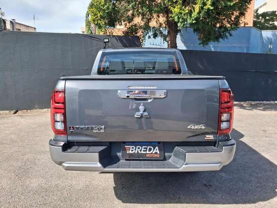 MITSUBISHI-TRITON-2.4 BITURBO DIESEL CD GLS 4X4 AUTOMÁTICO MITSUBISHI-TRITON-2025