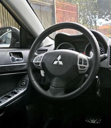 MITSUBISHI-LANCER-2015