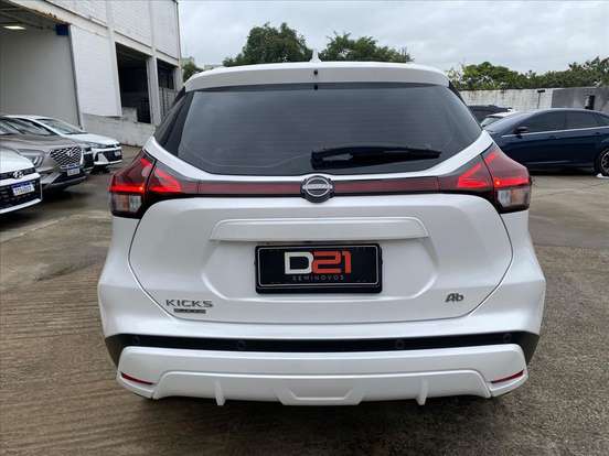 NISSAN-KICKS PLAY-2025