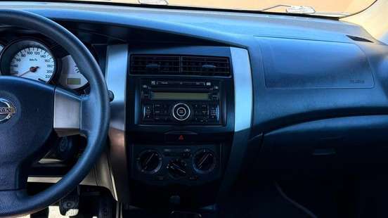 NISSAN-LIVINA-2012
