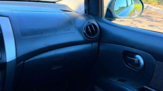 NISSAN-LIVINA-2012