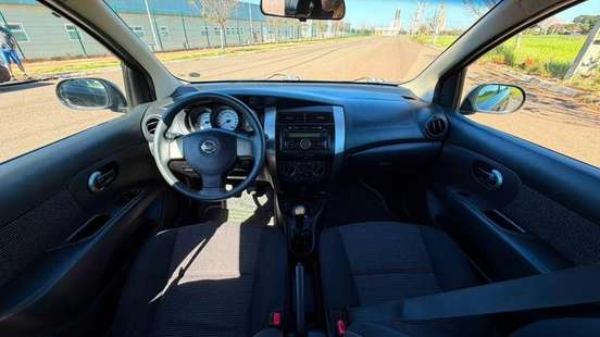 NISSAN-LIVINA-2012