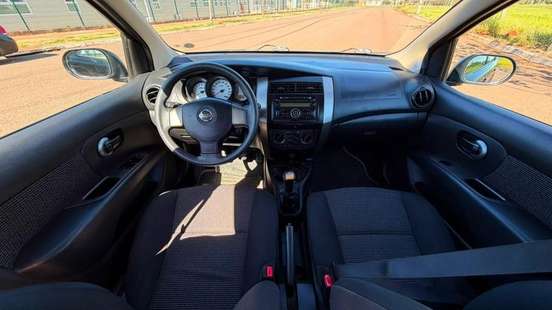 NISSAN-LIVINA-2012