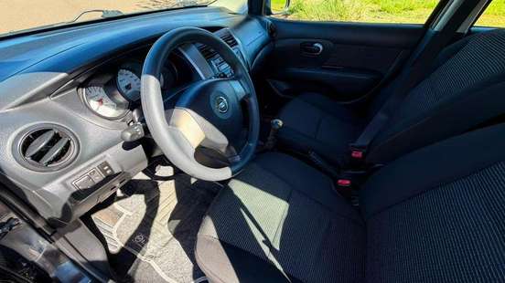 NISSAN-LIVINA-2012