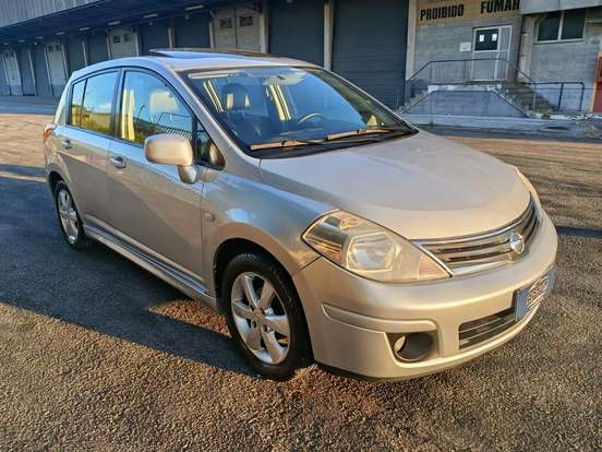 NISSAN-TIIDA-2012