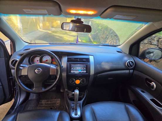 NISSAN-LIVINA-2012