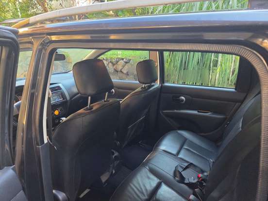 NISSAN-LIVINA-1.8 SL 16V FLEX 4P AUTOMÁTICO NISSAN-LIVINA-2012