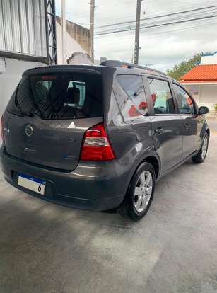 NISSAN-LIVINA-2011