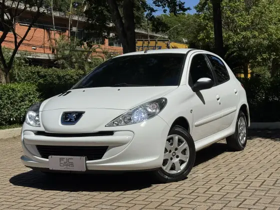 PEUGEOT 207 1.4 XR 8V FLEX 4P MANUAL PEUGEOT 207 1.4 XR 8V FLEX 4P MANUAL